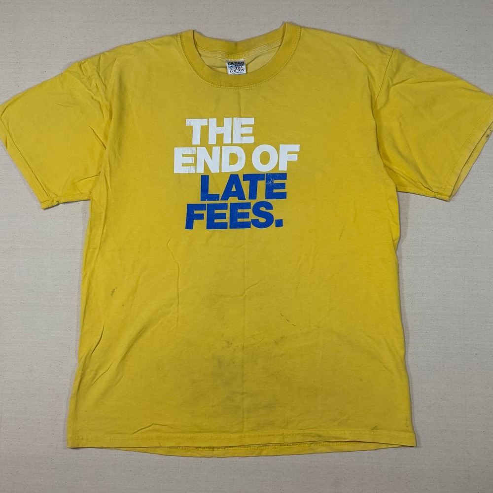 Vintage Blockbuster Video The End of Late Fees T-Shirt Yellow Mens Large Gildan